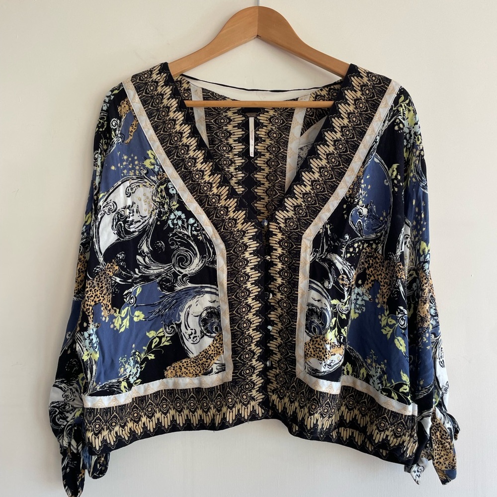 Free People catch me if you can cheetah boho long sleeve v neck size XS